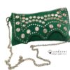 Sac/pochette vert en daim clouté