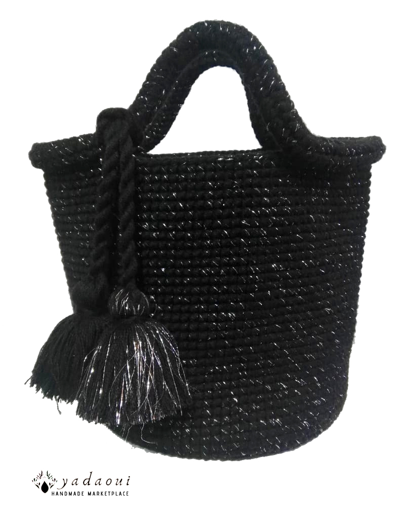 A shiny black wool bag – Yadaoui